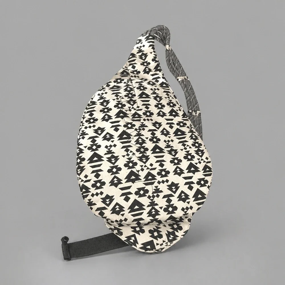 KAVU Rope Bag Sling Backpack Cream Black Geometric Tribal Print Canvas OS - Picture 2 of 4